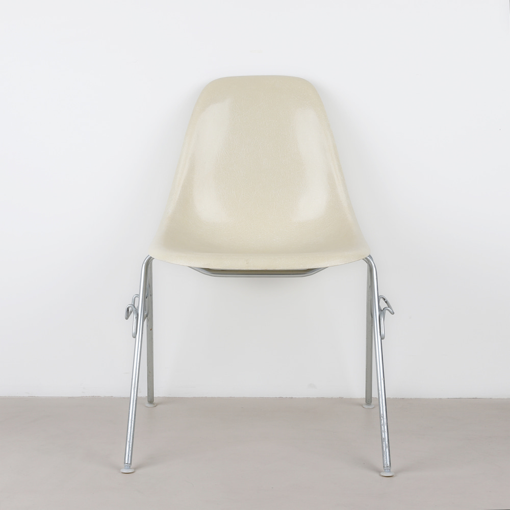 [임스체어] Eames Fiberglass Side Chair(DSS) - Parchment