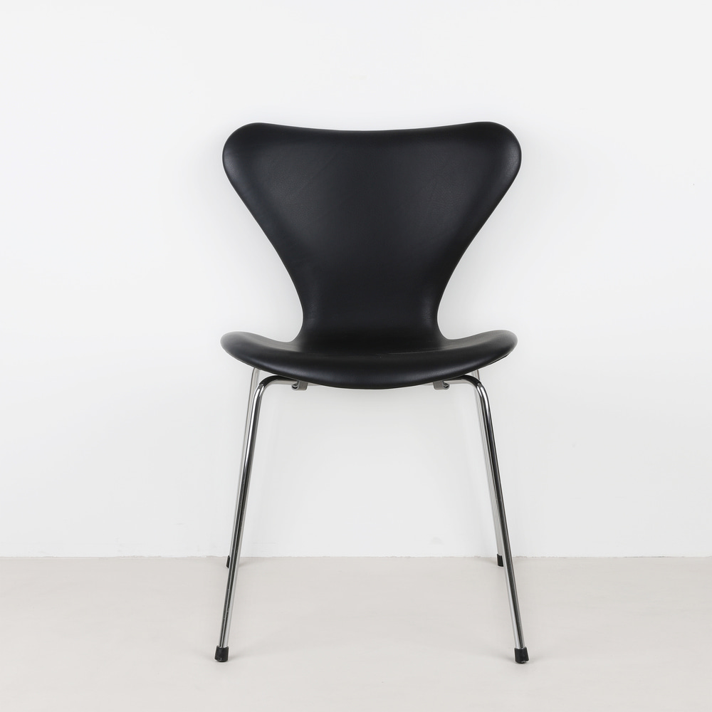 [세븐체어] Arne Jacobsen 7 Chair(AJ 3107) - Black Leather