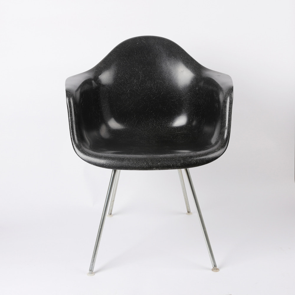[임스체어] Eames Fiberglass Arm Chair(DAX) - Black
