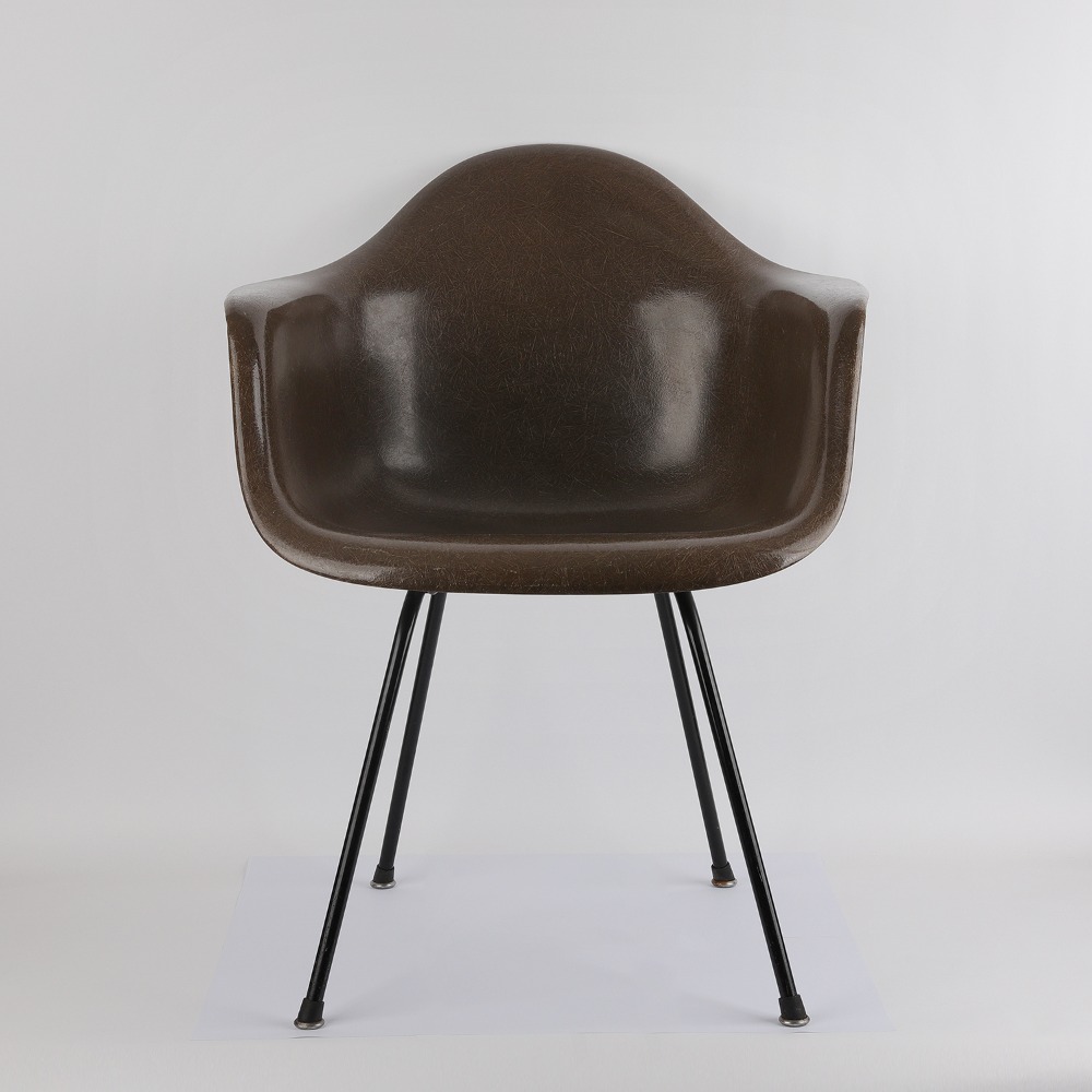[임스체어] Eames Fiberglass Arm Chair(DAX) - Seal Brown (Black base)